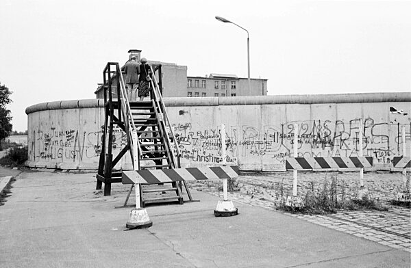 Aussichtsturm an der Berliner Mauer