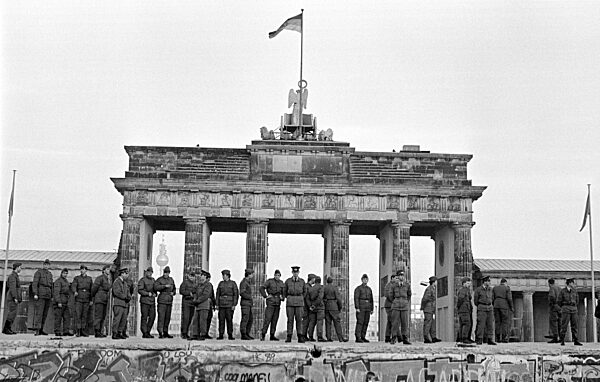 MAUERÖFFNUNG BERLIN, 1989