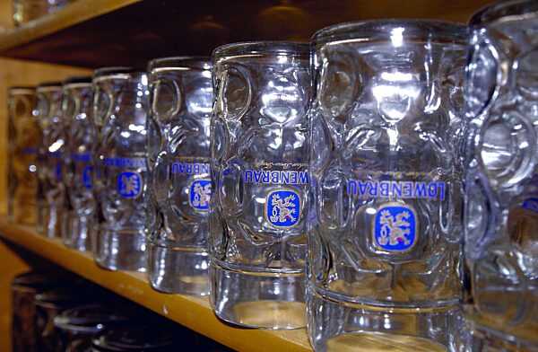 Maßkrüge auf dem Münchner Oktoberfest, 1999