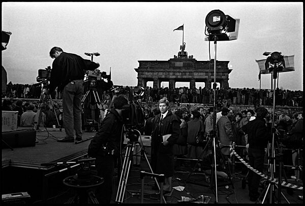 MAUEROEFFNUNG BERLIN