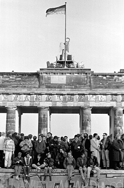 MAUEROEFFNUNG BERLIN