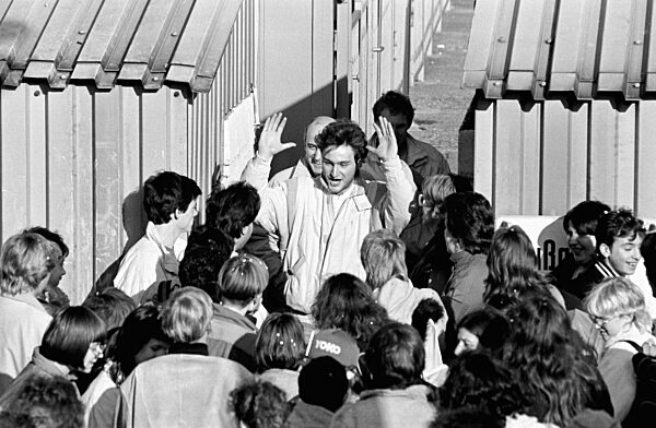 MAUEROEFFNUNG BERLIN NOVEMBER 1989