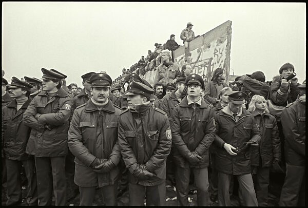 MAUEROEFFNUNG BERLIN