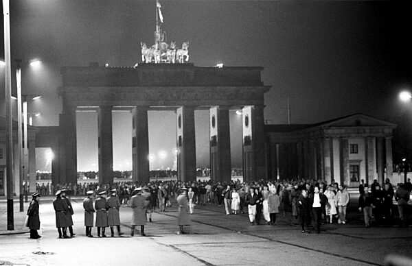 Brandenburger Tor beim Fall der Mauer