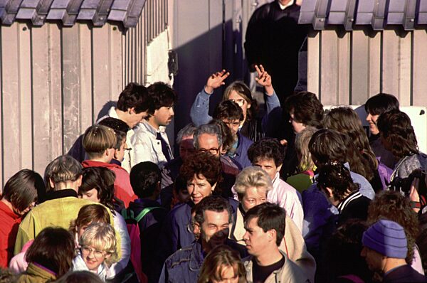 MAUEROEFFNUNG BERLIN