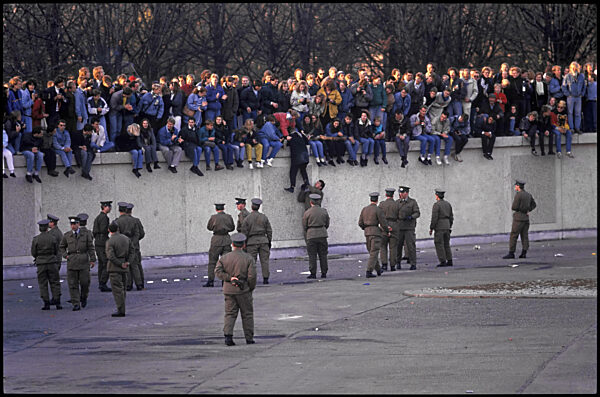 MAUEROEFFNUNG BERLIN