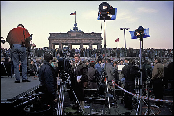 MAUEROEFFNUNG BERLIN