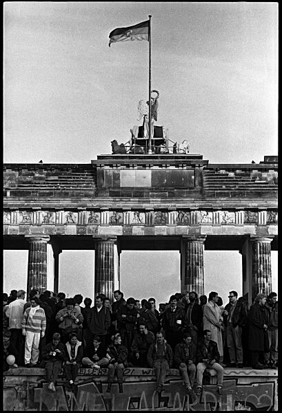 MAUEROEFFNUNG BERLIN