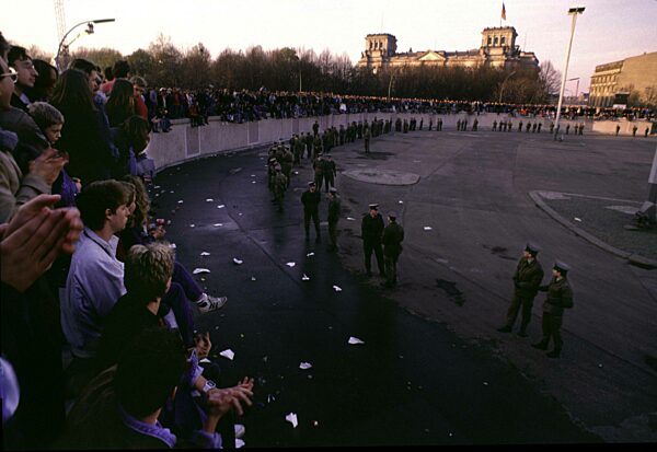 MAUEROEFFNUNG BERLIN