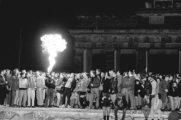 MAUEROEFFNUNG BERLIN