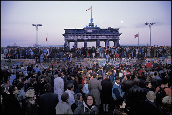 MAUEROEFFNUNG BERLIN