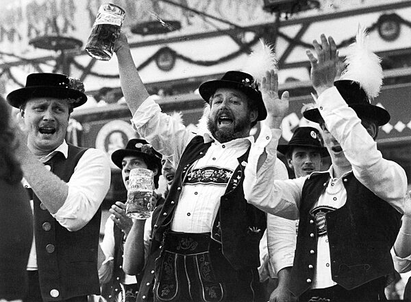 Bierzeltstimmung auf dem Oktoberfest in München, 1987