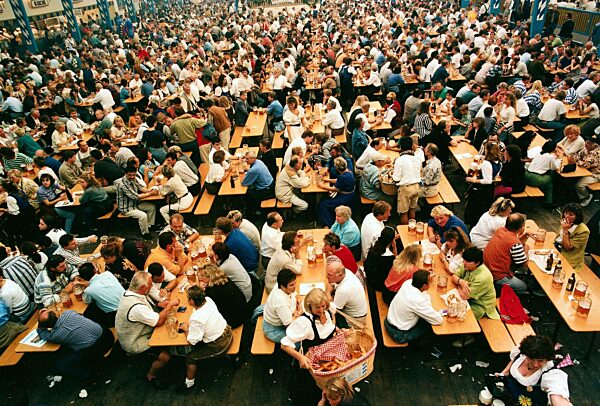 Bierzeltstimmung auf dem Oktoberfest in München, 1997