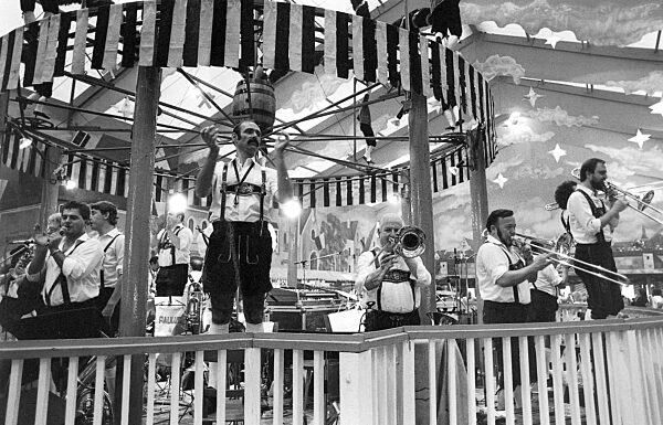 Blaskapelle auf dem Oktoberfest, 1996