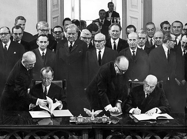 Signing of the German-Polish Treaty in Warsaw, 1970 (Warsaw Pact)