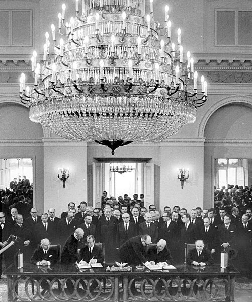 Signing of the Warsaw Pact of 1970 in the Presidential Palace in Warsaw