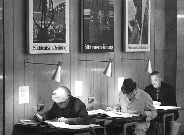 Kunden lesen die Süddeutsche Zeitung