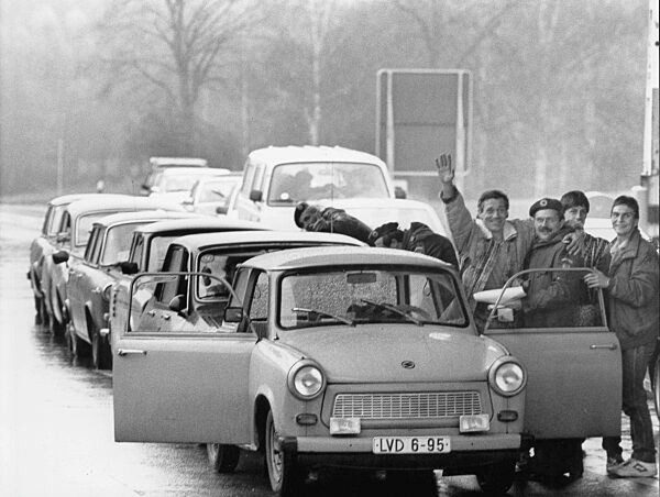 Cars of GDR citizens at the German-Czech border in Schirnding, 1989