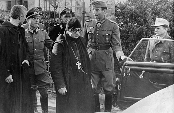 Georgio Diamare wird aus dem Kloster Monte Cassino evakuiert, 1944