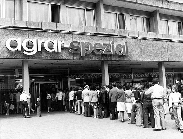 Buyers queue in front of a fruit and vegetable market in East Berlin, 1978