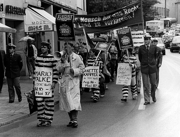 Demonstration gegen Besuch Erich Honeckers in München, 1987