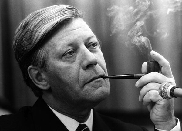 Helmut Schmidt SZ Photo - Porträt - Helmut Schmidt [Sollten Sie die Bilder in der Webserie nicht angezeigt bekommen, dann registrieren sie sich auf unserer Datenbank]