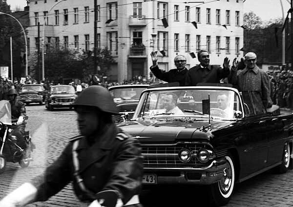 Erich Honecker, Leonid Breschnew und Willi Stoph in Ostberlin, 1973