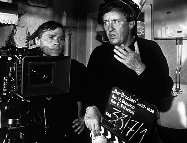 Vadim Glowna bei Dreharbeiten zu 'Der Brocken', 1991