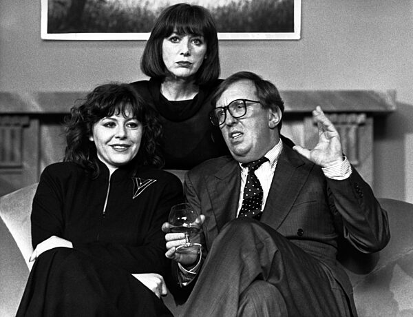 Gundi Ellert, Heidelinde Weis und Vadim Glowna in 'Alte Zeiten', 1988