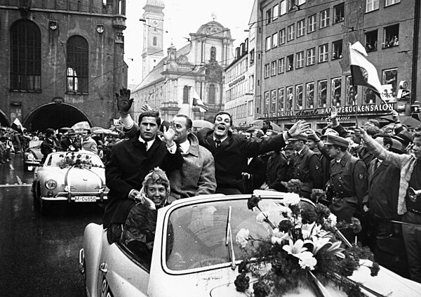 FC Bayern München feiert Gewinn des Europapokals der Pokalsieger, 1967