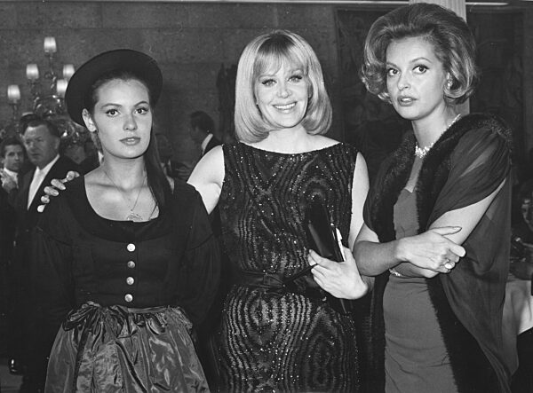 Dagmar Gaubert, Hildegard Knef und Nadja Tiller, 1963
