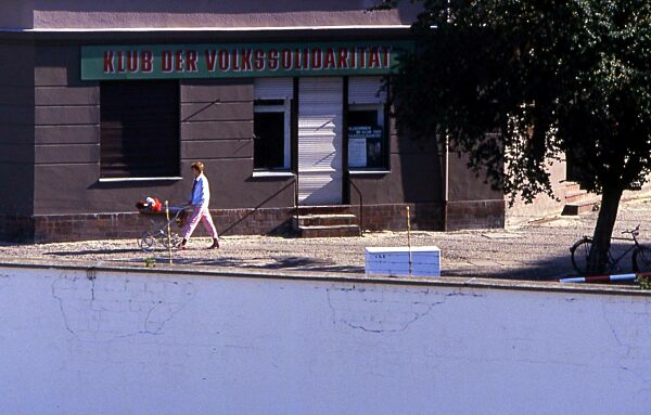 Blick über die Berliner Mauer in den Osten, 1985