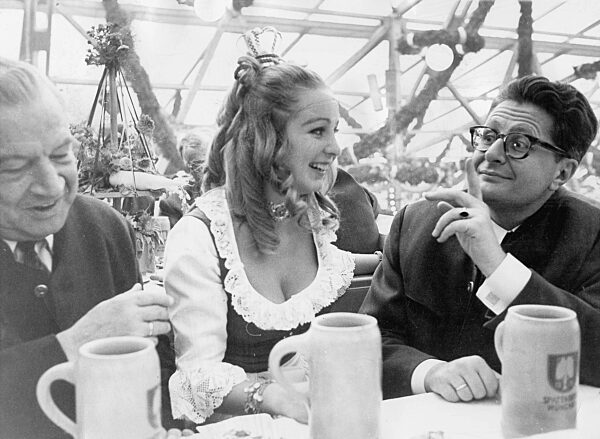 Hans-Jochen Vogel auf dem Münchner Oktoberfest, 1969