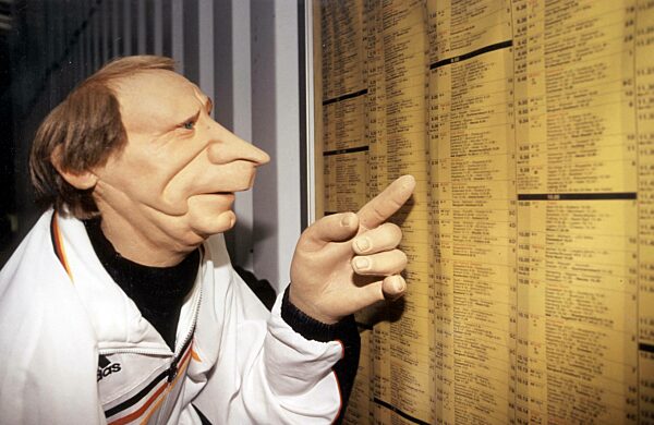 Berti Vogts als Puppe in 'Hurra Deutschland