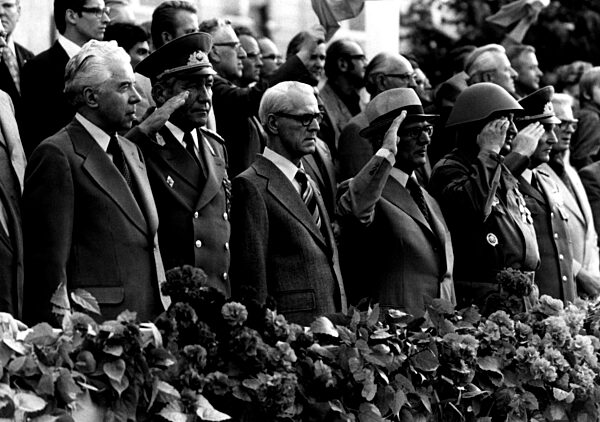 Piotr Abrassimow, Heinz Hoffmann, Willy Stoph und Erich Honecker in Ost-Berlin
