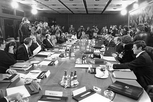 First session of Schmidts Cabinet after the government reshuffle, 1976