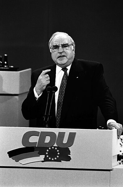 Helmut Kohl at the CDU federal party conference in Berlin, 1993