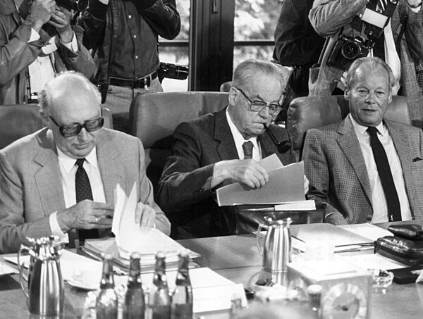 Budget cabinet, 1980