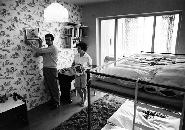 Greek family in their apartment in Munich, 1970