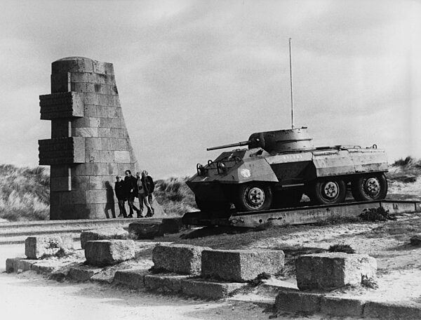 D-Day memorial in Port-en-Bassin, 1994