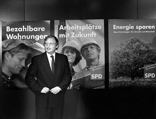 SPD Federal Executive Günter Verheugen presents election posters, 1994