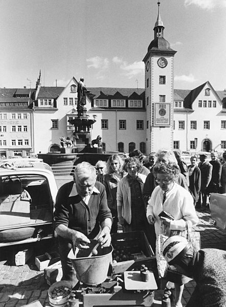 Market in Freiberg, 1974