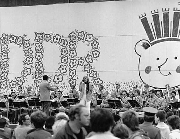 District festival on Alexanderplatz for the 35th anniversary of the GDR, 1984