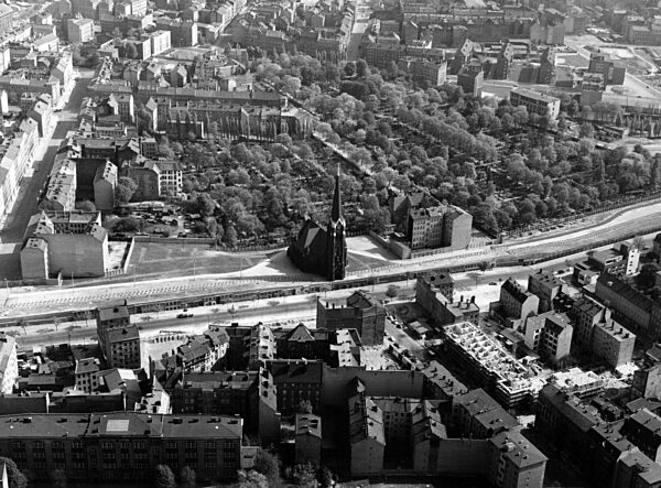 Luftansicht der Berliner Mauer