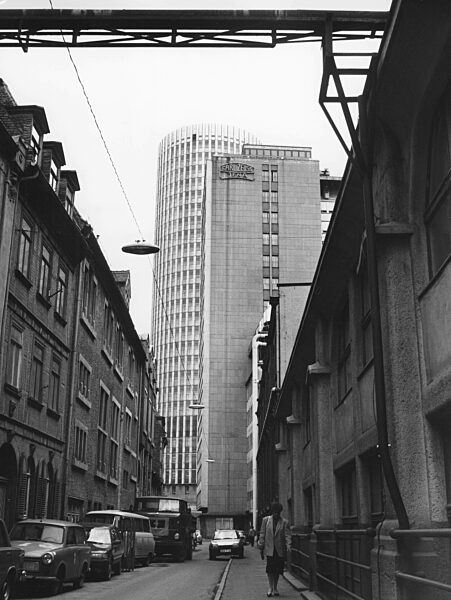 Research high-rise of the Zeiss-Werke in Jena, 1991