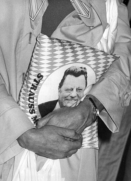 Pillow with canvassing for chancellor candidate Strauss, 1980