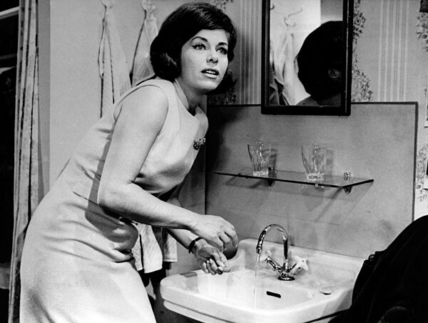 Marianne Koch in 'Das Ungeheuer von London City', 1964