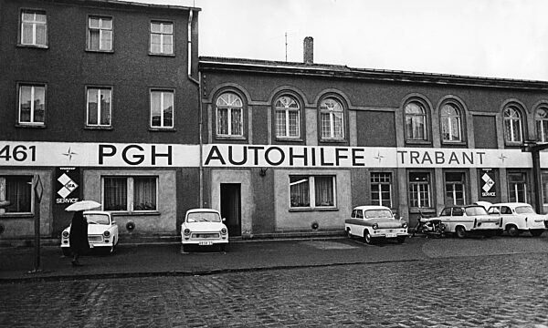 PGH car repair shop near Leipzig, 1974