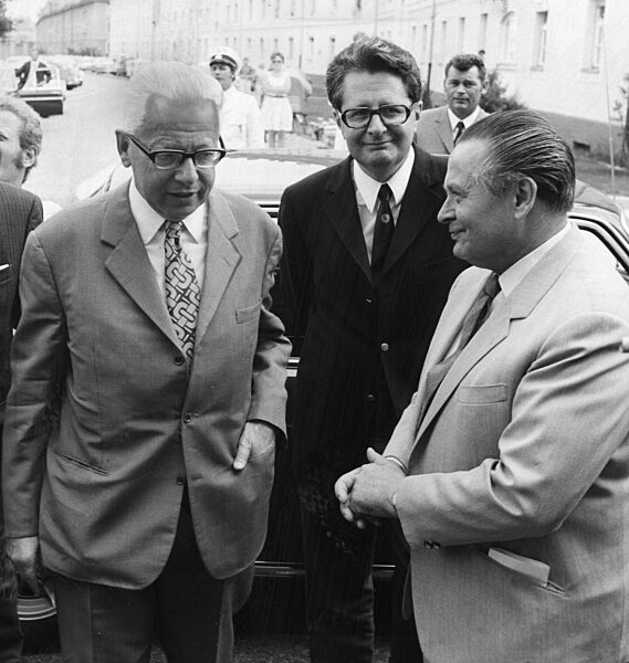Gustav Heinemann visits the Olympic Park in Munich, 1971