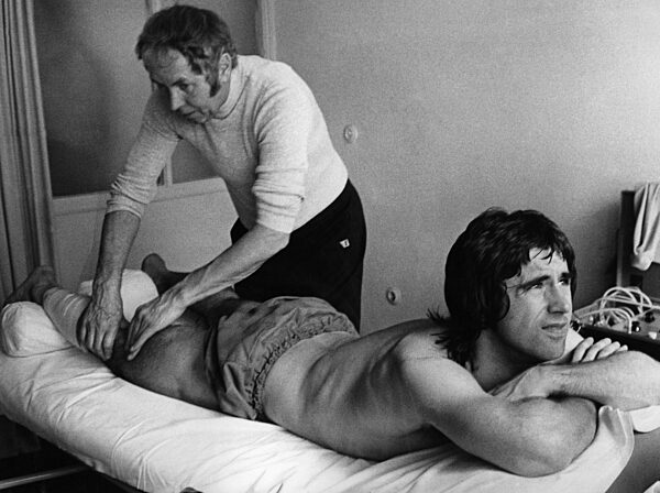 Erich Deuser massiert Gerd Müller, 1973